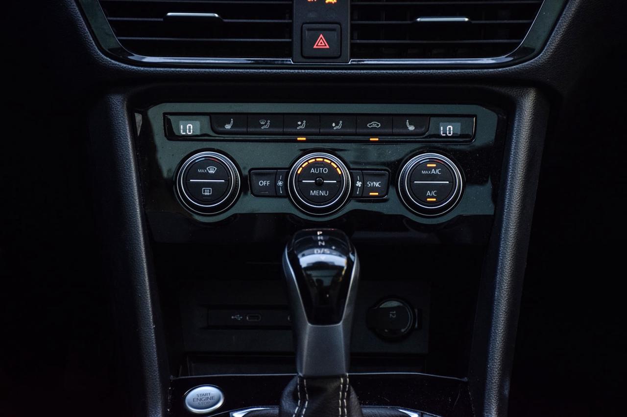 2024 Volkswagen Taos Comfortline PANO ROOF DIGITAL DASH ADAPTIVE CRUISE Photo