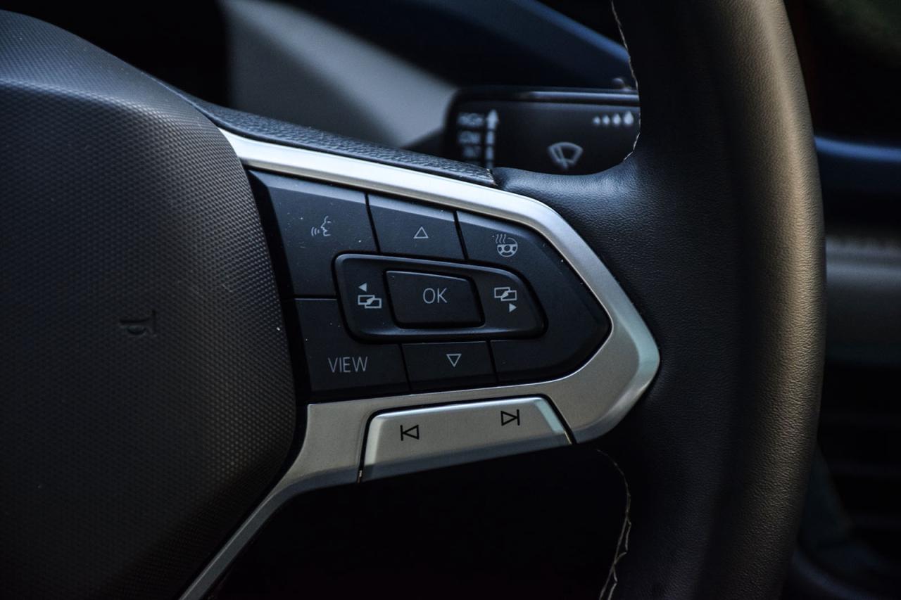 2024 Volkswagen Taos Comfortline PANO ROOF DIGITAL DASH ADAPTIVE CRUISE Photo