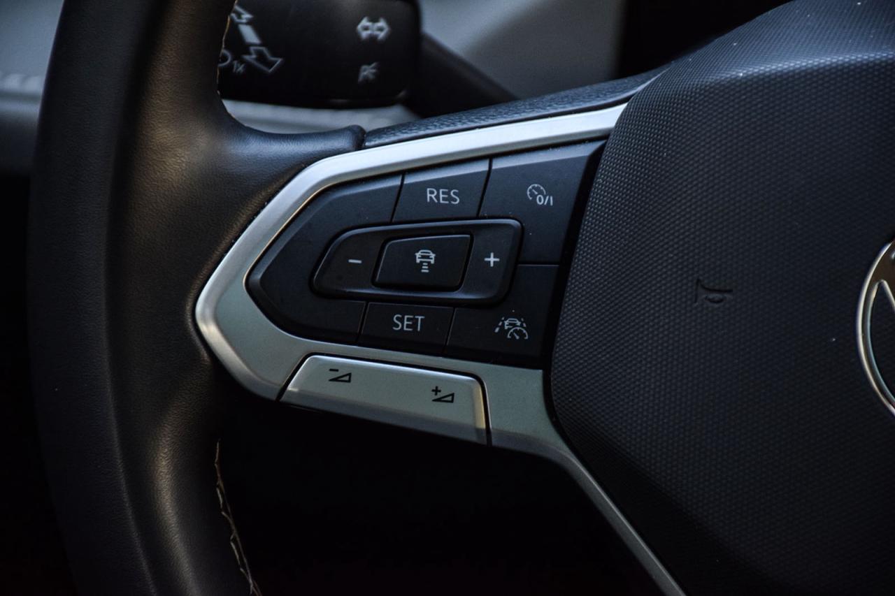 2024 Volkswagen Taos Comfortline PANO ROOF DIGITAL DASH ADAPTIVE CRUISE Photo