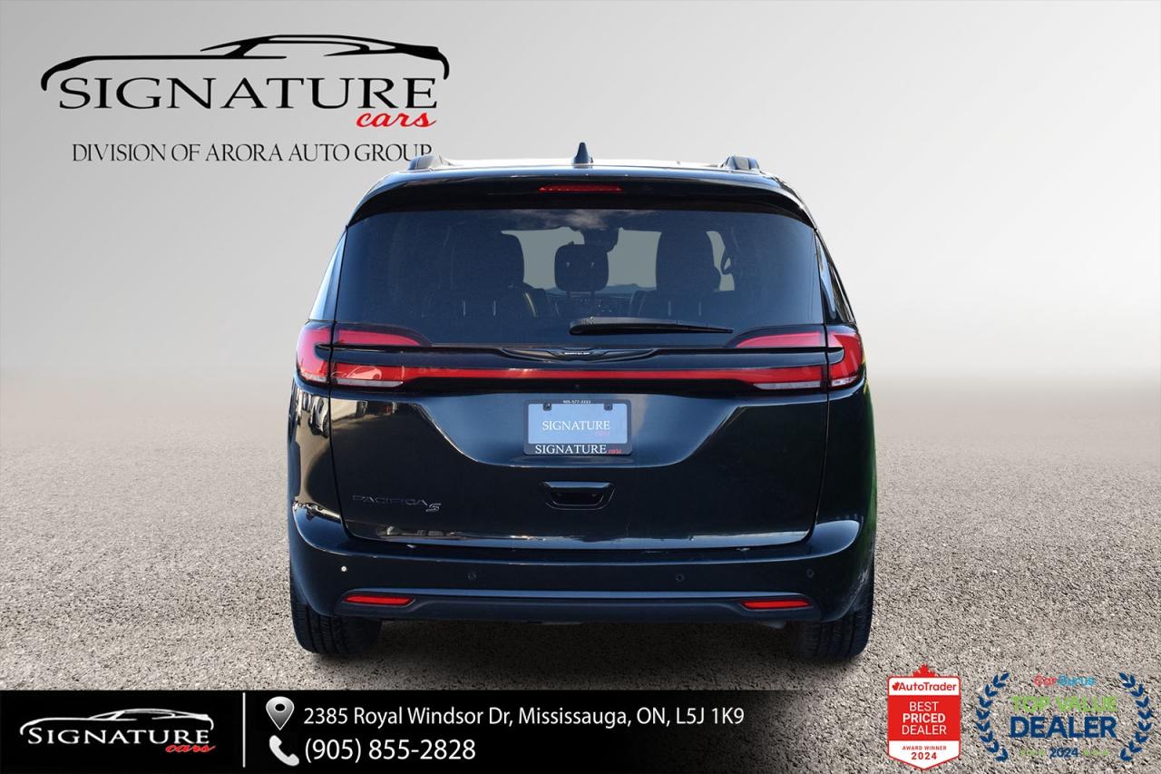 2023 Chrysler Pacifica Touring L NO ACCIDENT PANO ROOF LEATHER FCM LDW Photo