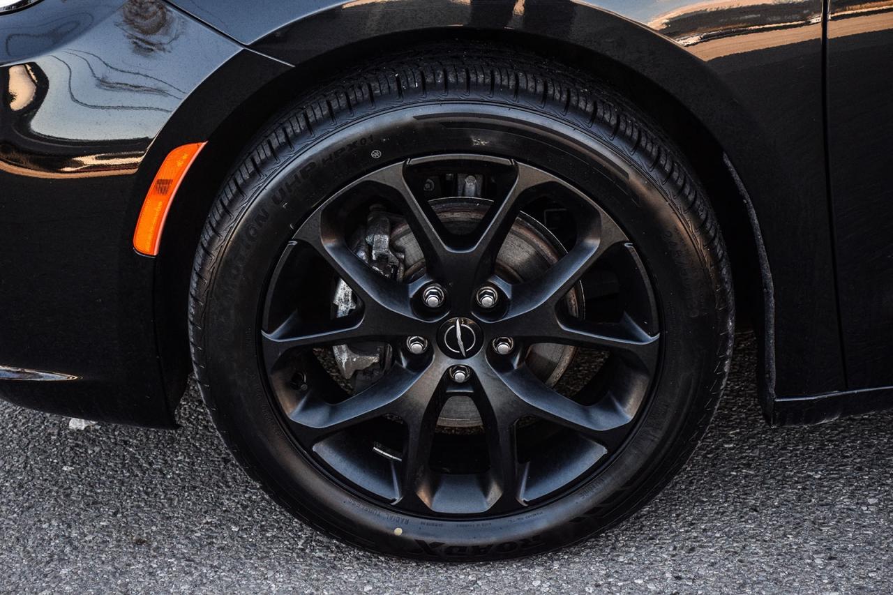 2023 Chrysler Pacifica Touring L NO ACCIDENT PANO ROOF LEATHER FCM LDW Photo