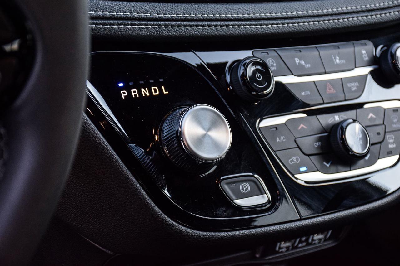 2023 Chrysler Pacifica Touring L NO ACCIDENT PANO ROOF LEATHER FCM LDW Photo