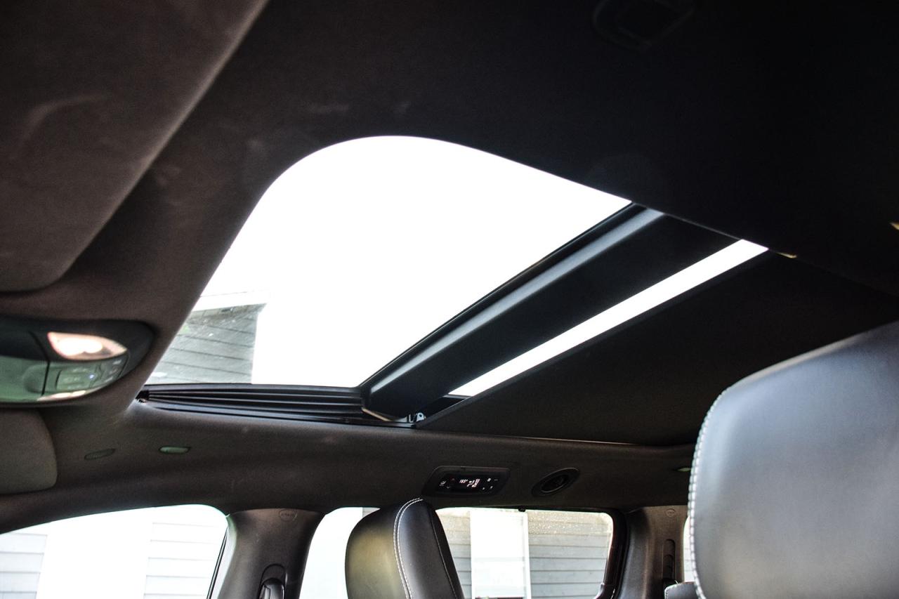 2023 Chrysler Pacifica Touring L NO ACCIDENT PANO ROOF LEATHER FCM LDW Photo