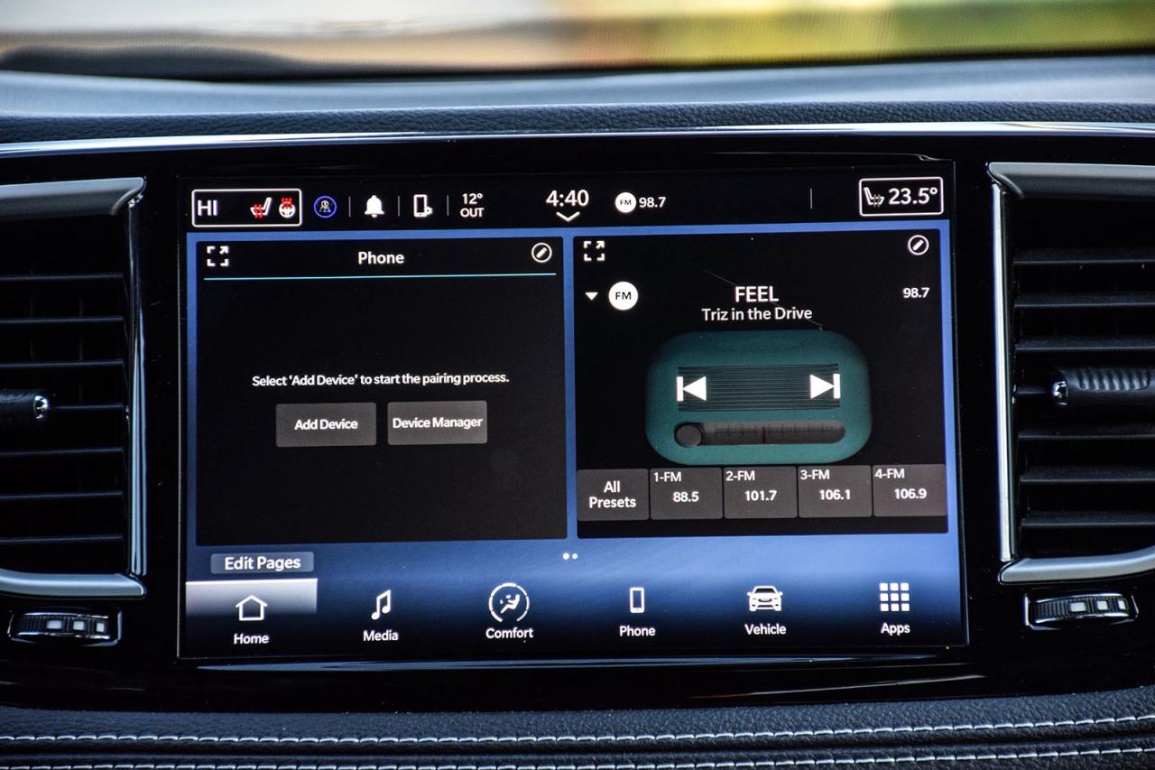 2023 Chrysler Pacifica Touring L NO ACCIDENT PANO ROOF LEATHER FCM LDW Photo