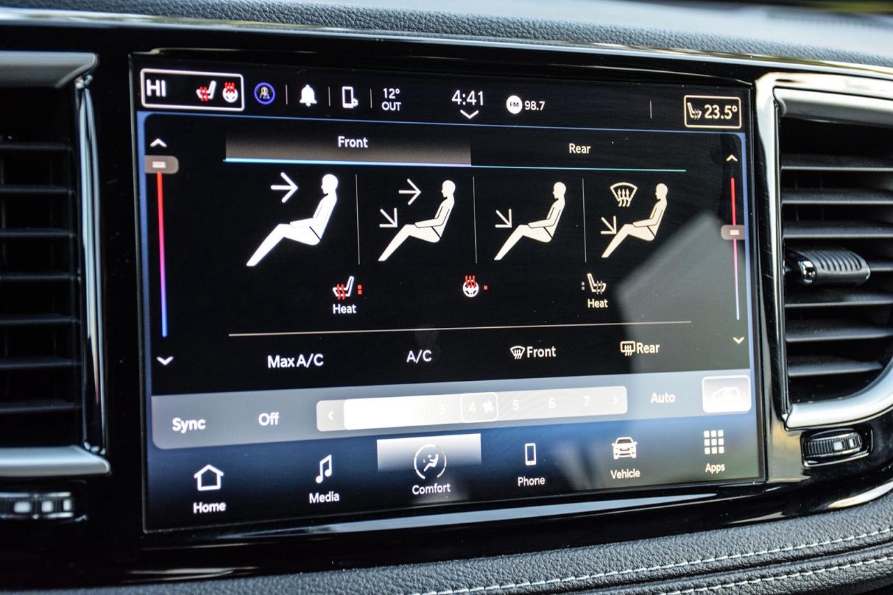 2023 Chrysler Pacifica Touring L NO ACCIDENT PANO ROOF LEATHER FCM LDW Photo