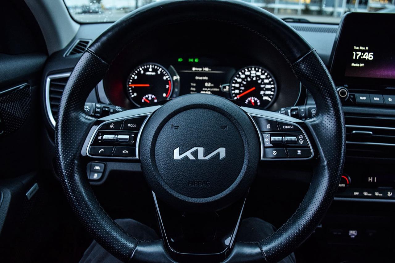 2022 Kia Seltos SX NO ACCIDENTS BURGUNDY LEATHER ADAPTIVE CRUISE B Photo