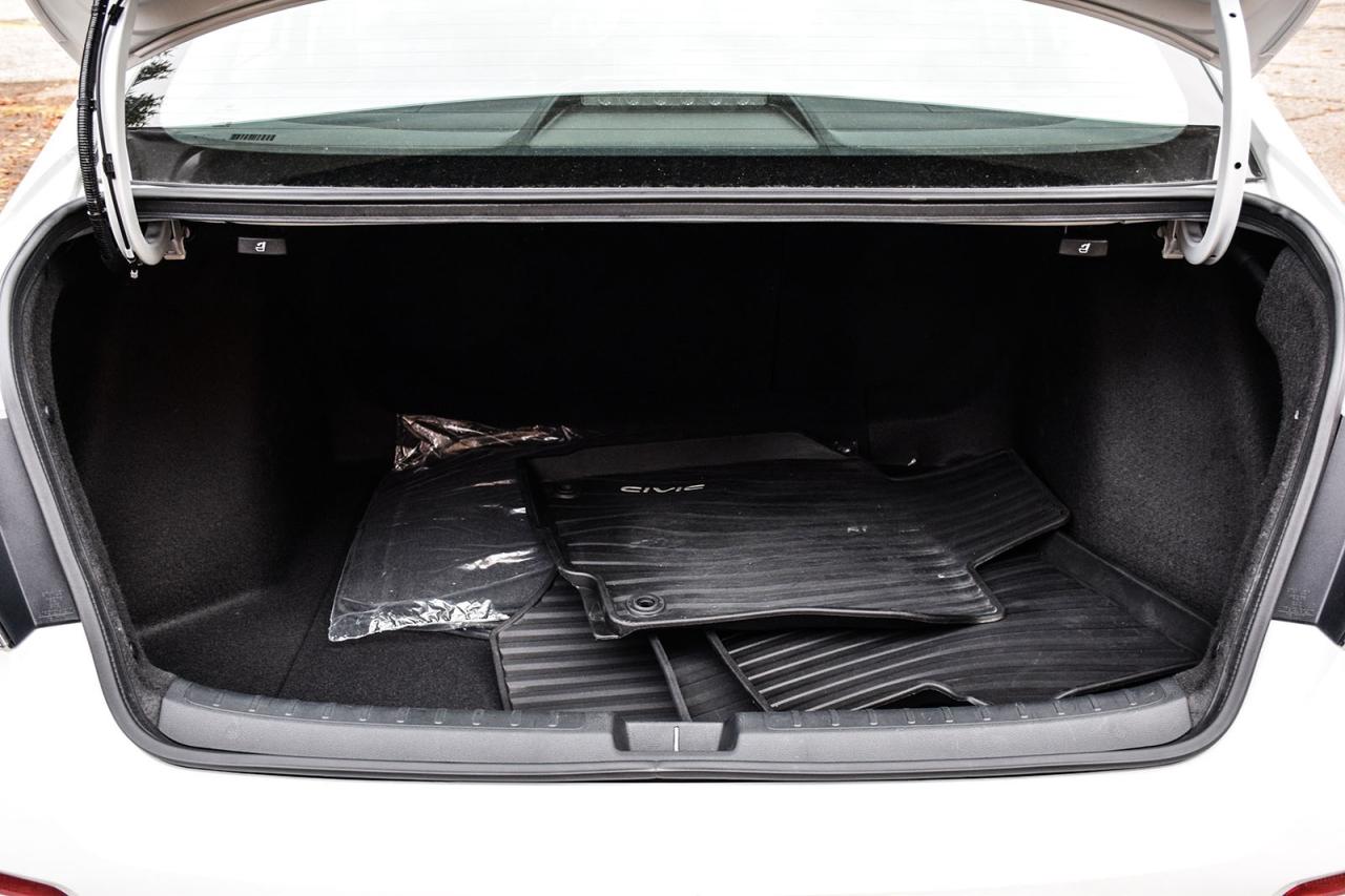 2023 Honda Civic TOURING / NO ACCIDENT / SUNROOF / LEATHER /NAVI Photo