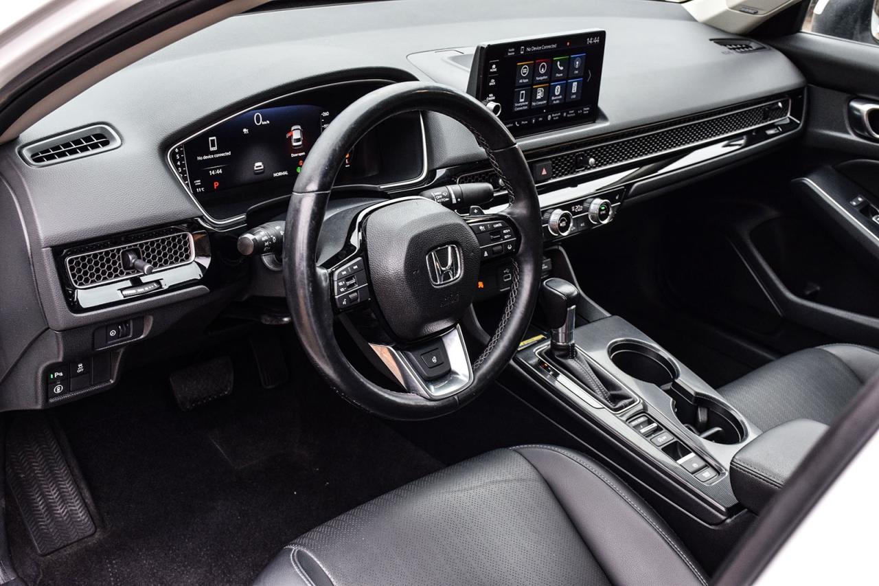 2023 Honda Civic TOURING / NO ACCIDENT / SUNROOF / LEATHER /NAVI Photo