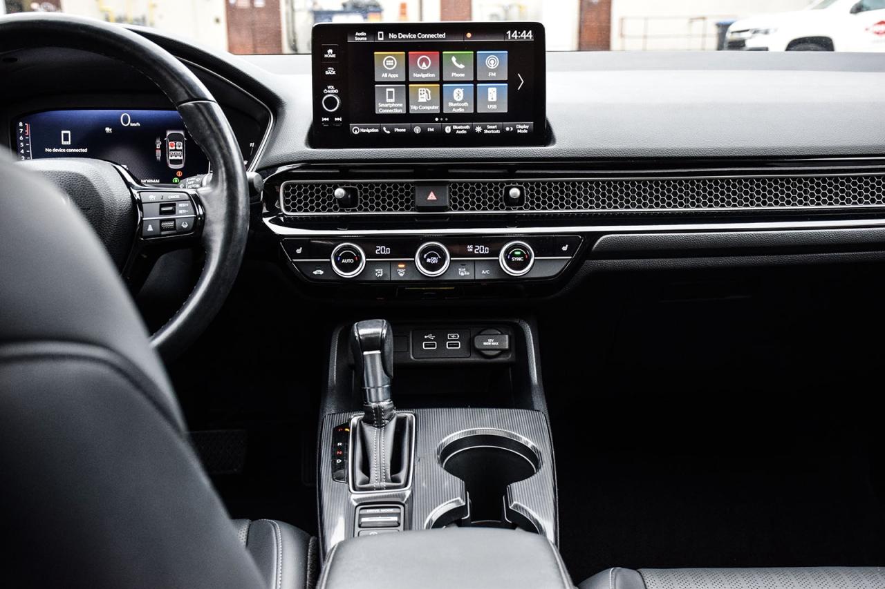 2023 Honda Civic TOURING / NO ACCIDENT / SUNROOF / LEATHER /NAVI Photo