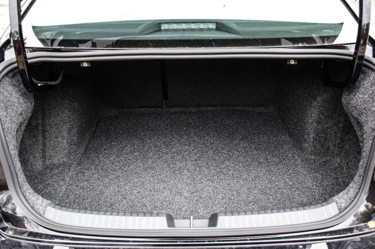 2026 Volkswagen Jetta HIGHLINE / CLEAN CARFAX / SUNROOF / LEATHER / NAVI Photo