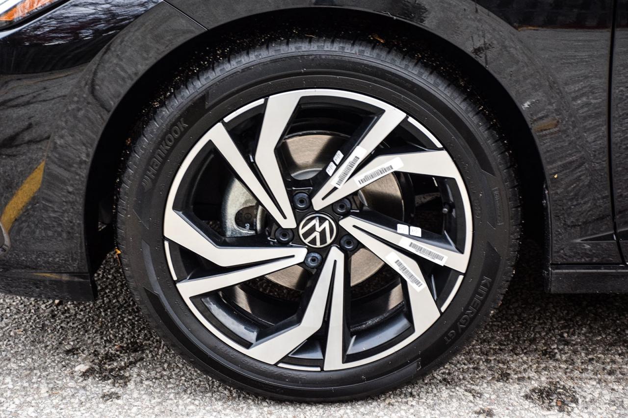 2026 Volkswagen Jetta HIGHLINE / CLEAN CARFAX / SUNROOF / LEATHER / NAVI Photo