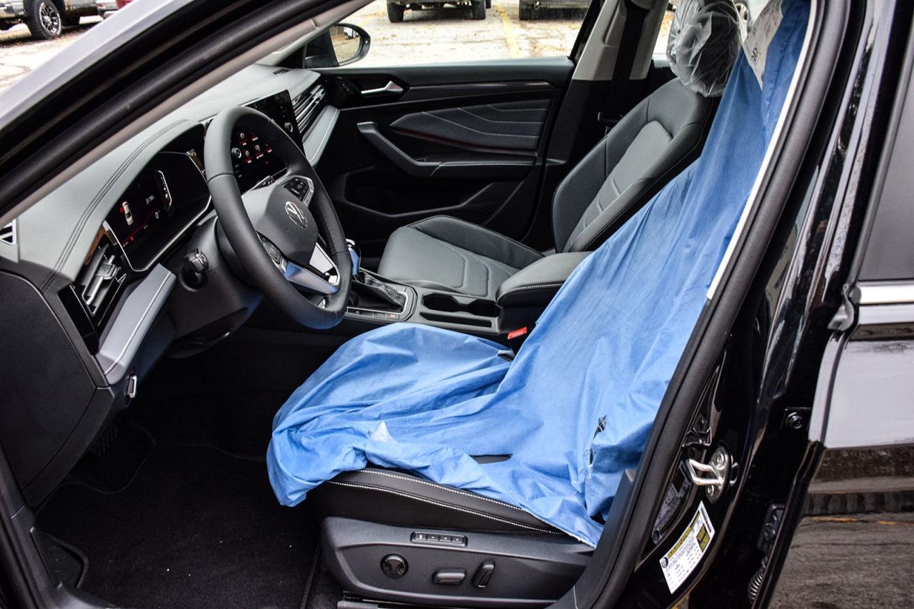 2026 Volkswagen Jetta HIGHLINE / CLEAN CARFAX / SUNROOF / LEATHER / NAVI Photo