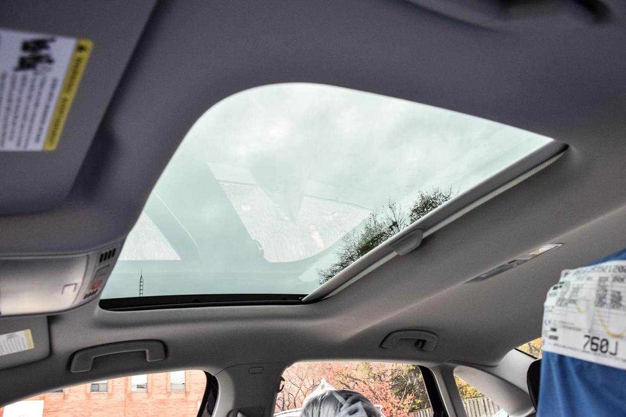 2026 Volkswagen Jetta HIGHLINE / CLEAN CARFAX / SUNROOF / LEATHER / NAVI Photo