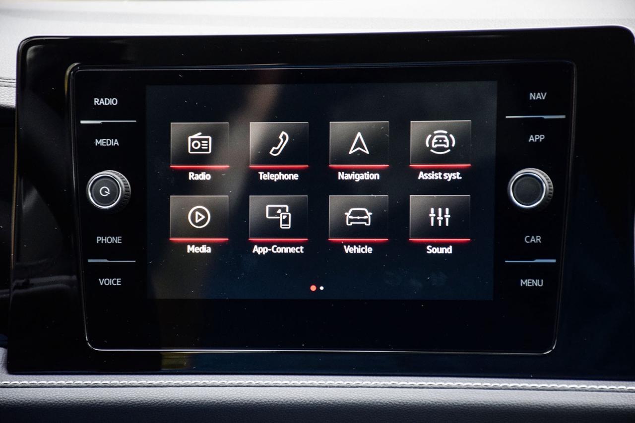 2026 Volkswagen Jetta HIGHLINE / CLEAN CARFAX / SUNROOF / LEATHER / NAVI Photo