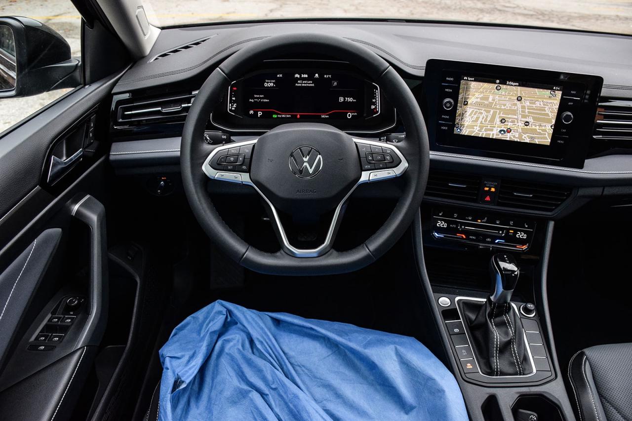 2026 Volkswagen Jetta HIGHLINE / CLEAN CARFAX / SUNROOF / LEATHER / NAVI Photo