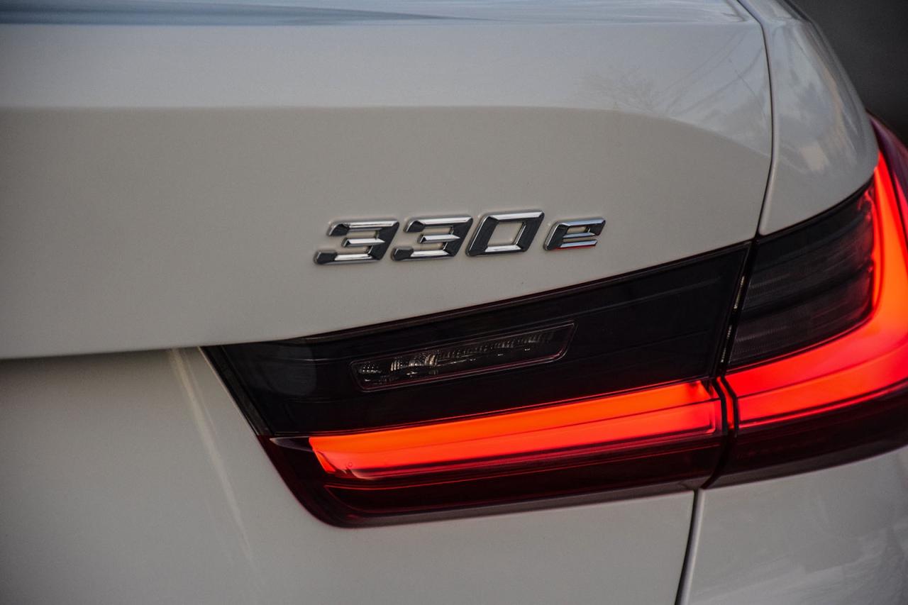 2023 BMW 3 Series 330e xDrive M SPORT PKG NO ACCIDENT LDW Photo