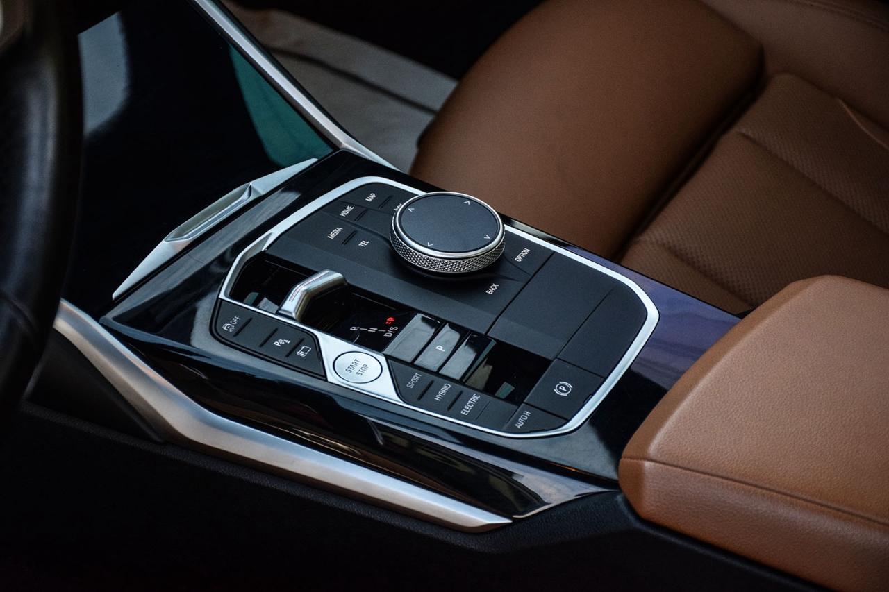 2023 BMW 3 Series 330e xDrive M SPORT PKG NO ACCIDENT LDW Photo