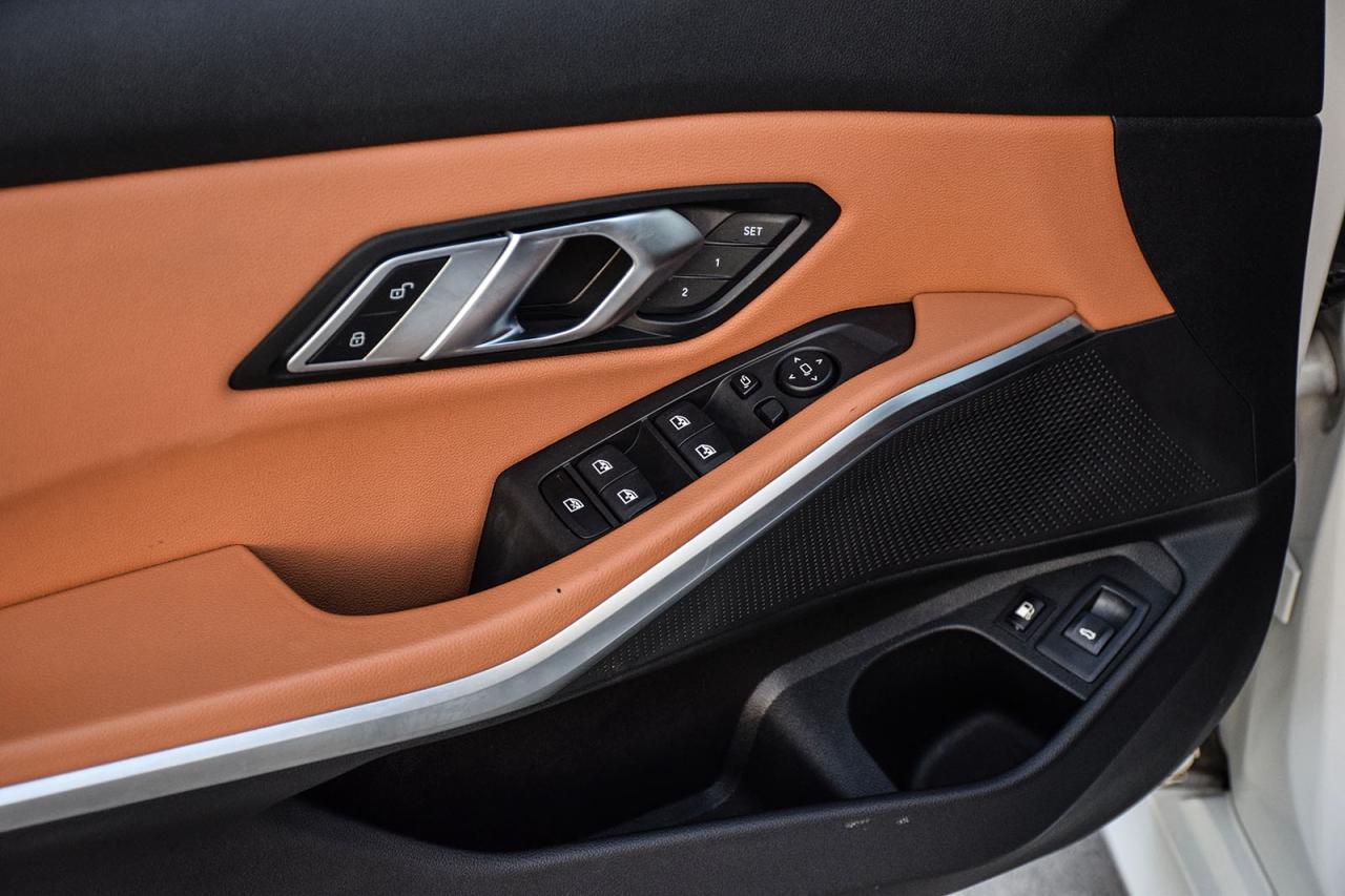 2023 BMW 3 Series 330e xDrive M SPORT PKG NO ACCIDENT LDW Photo