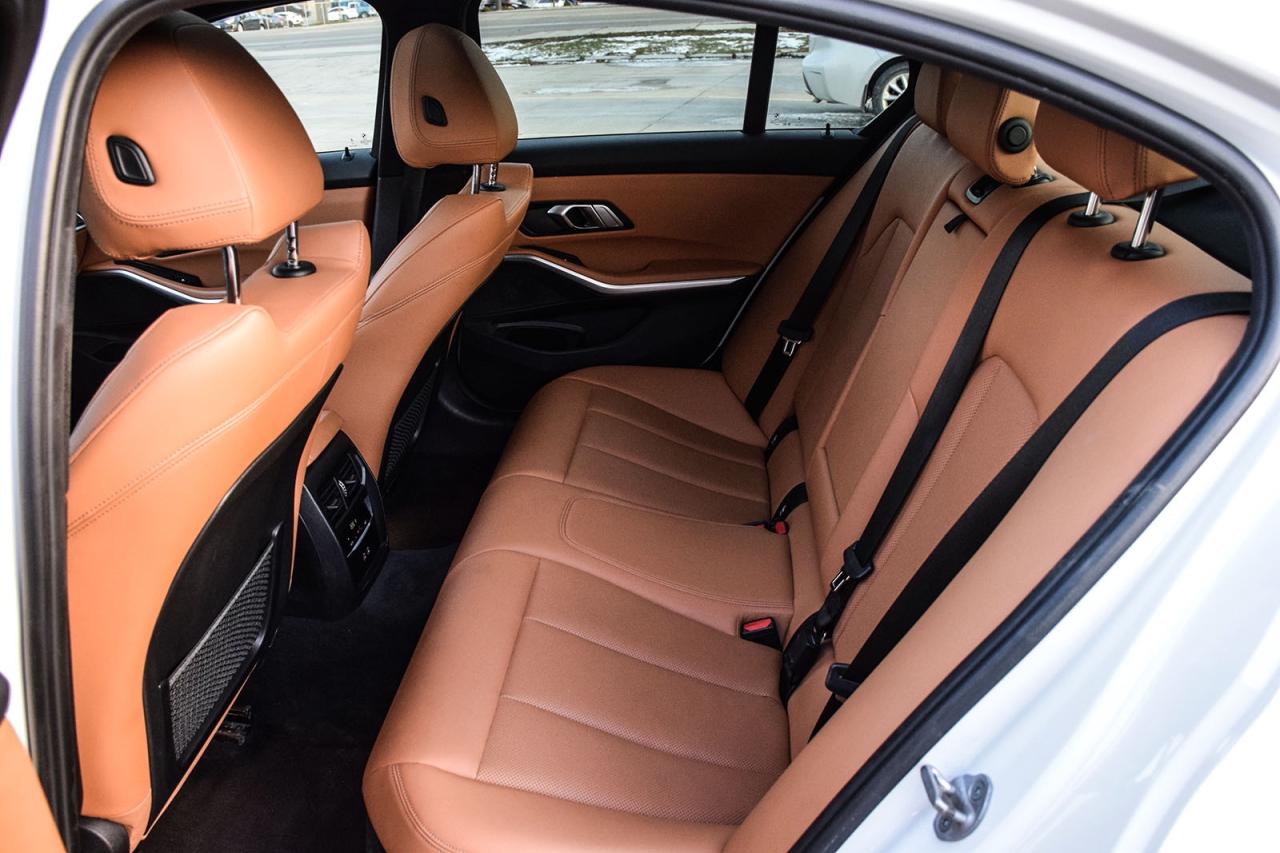 2023 BMW 3 Series 330e xDrive M SPORT PKG NO ACCIDENT LDW Photo