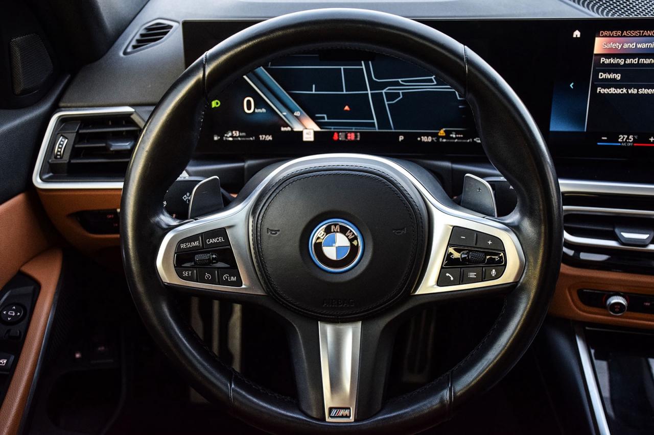 2023 BMW 3 Series 330e xDrive M SPORT PKG NO ACCIDENT LDW Photo