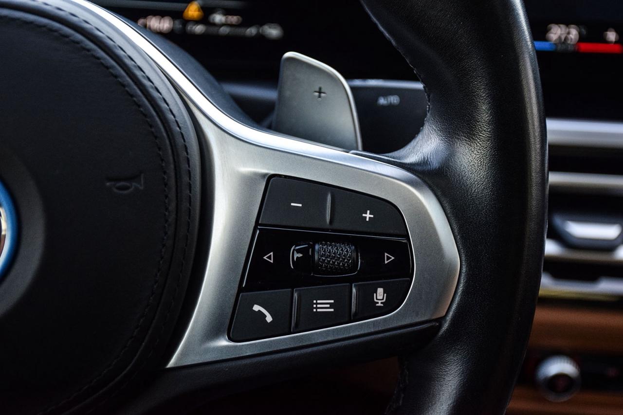 2023 BMW 3 Series 330e xDrive M SPORT PKG NO ACCIDENT LDW Photo