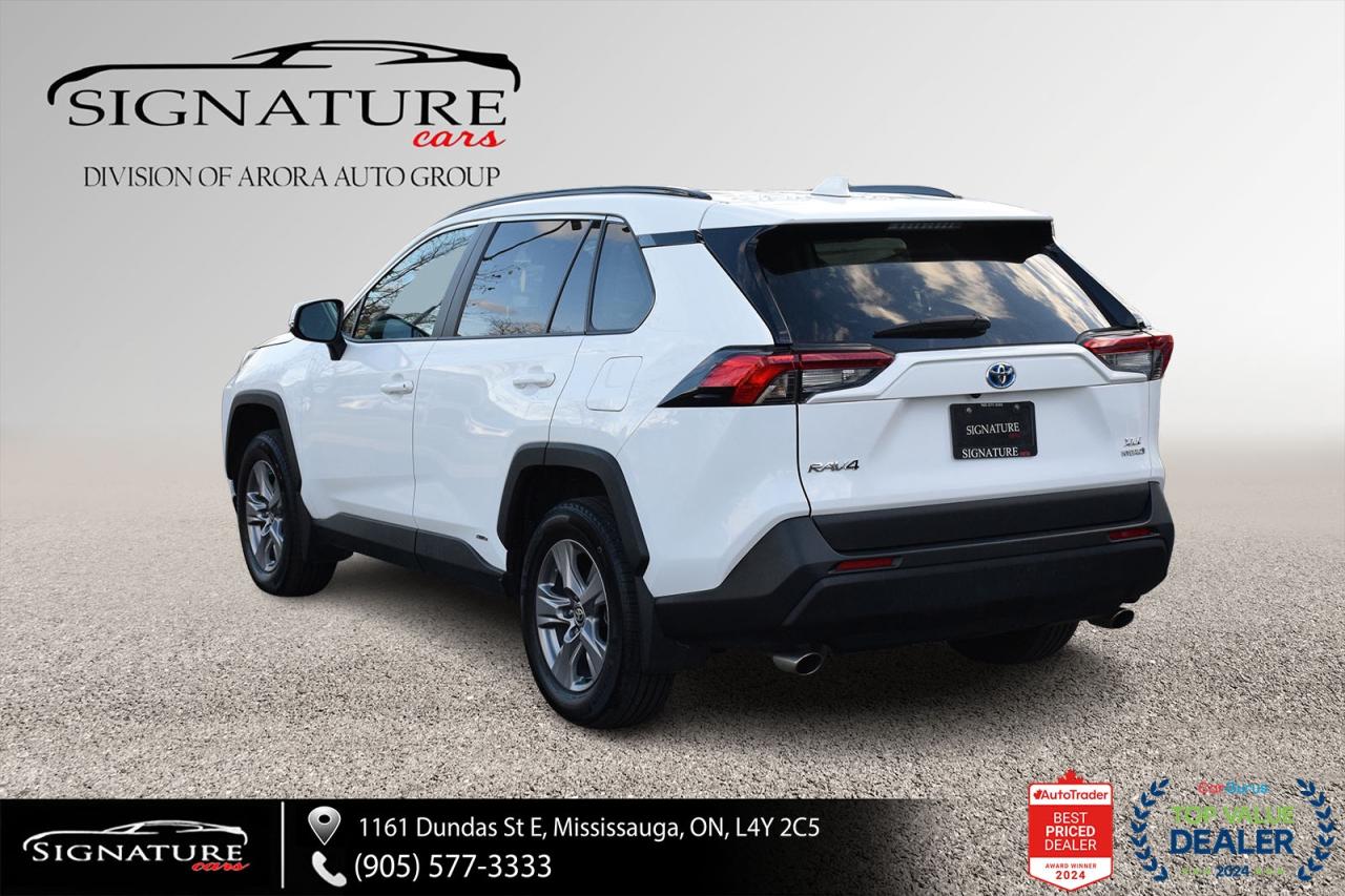 2023 Toyota RAV4 Hybrid XLE AWD / SUNROOF / CARPLAY / BSM Photo