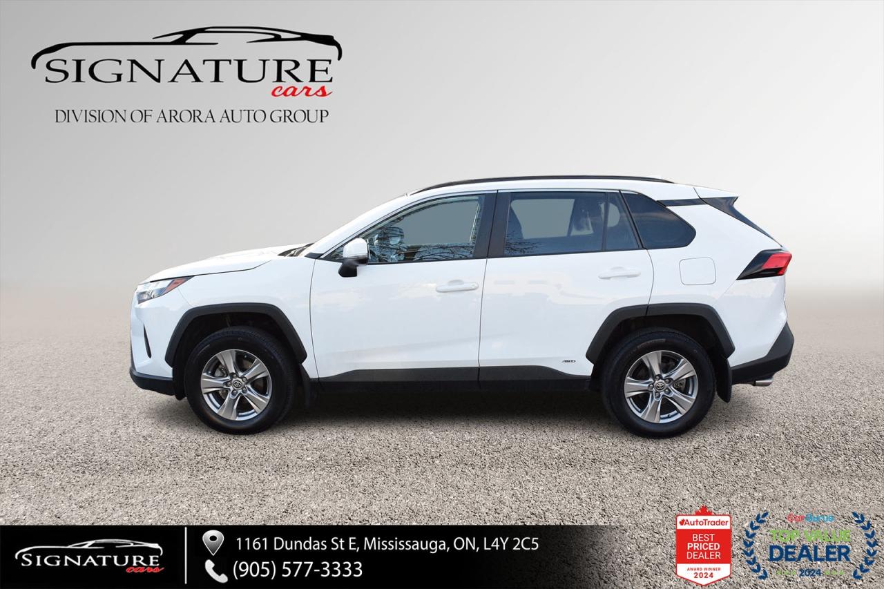 2023 Toyota RAV4 Hybrid XLE AWD / SUNROOF / CARPLAY / BSM Photo