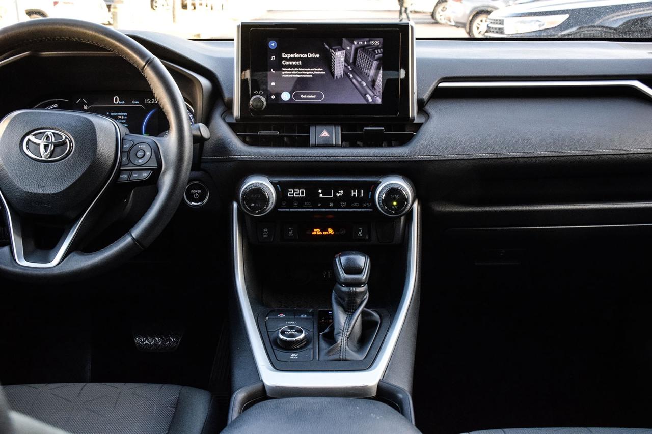 2023 Toyota RAV4 Hybrid XLE AWD / SUNROOF / CARPLAY / BSM Photo