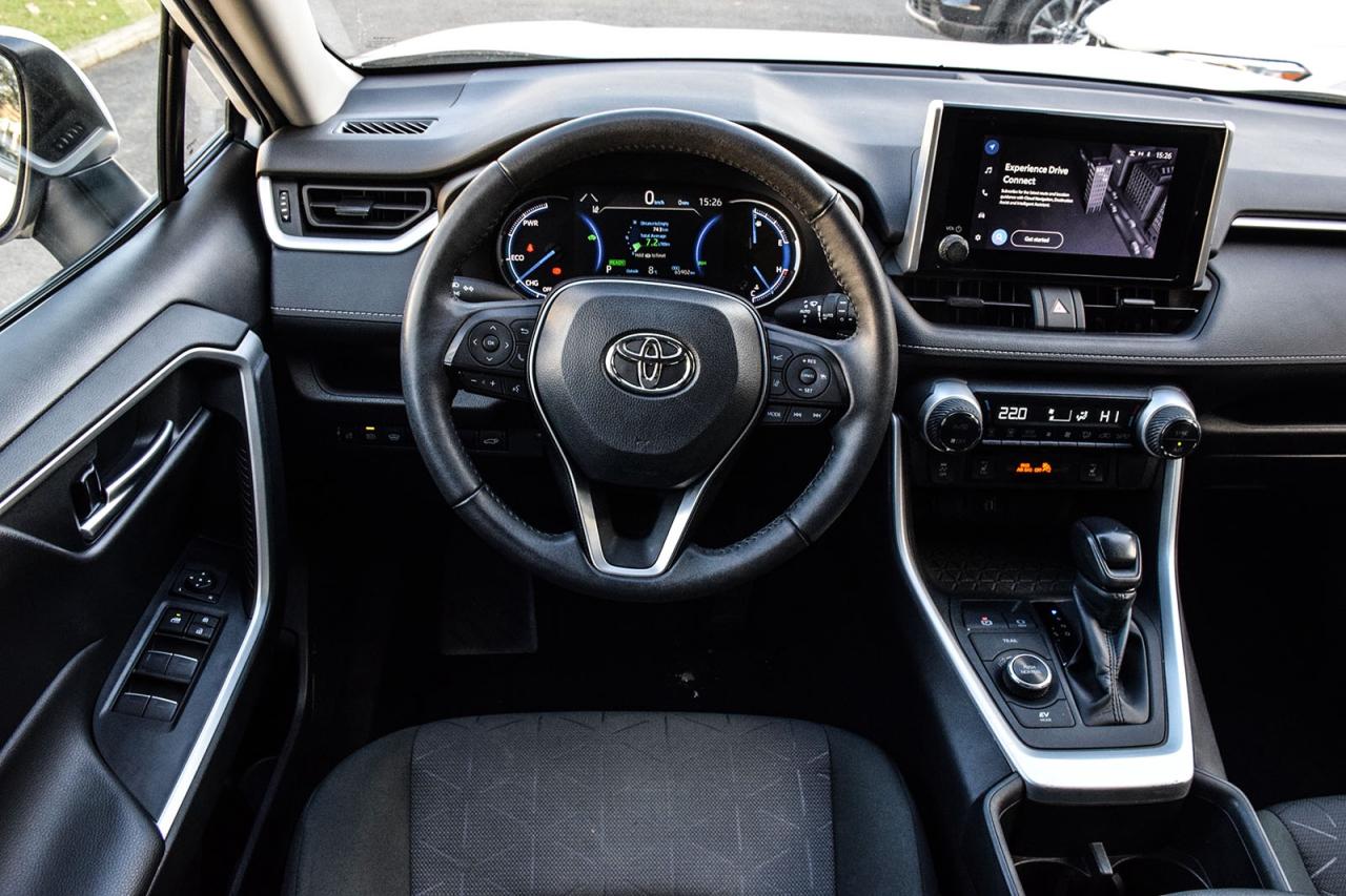 2023 Toyota RAV4 Hybrid XLE AWD / SUNROOF / CARPLAY / BSM Photo