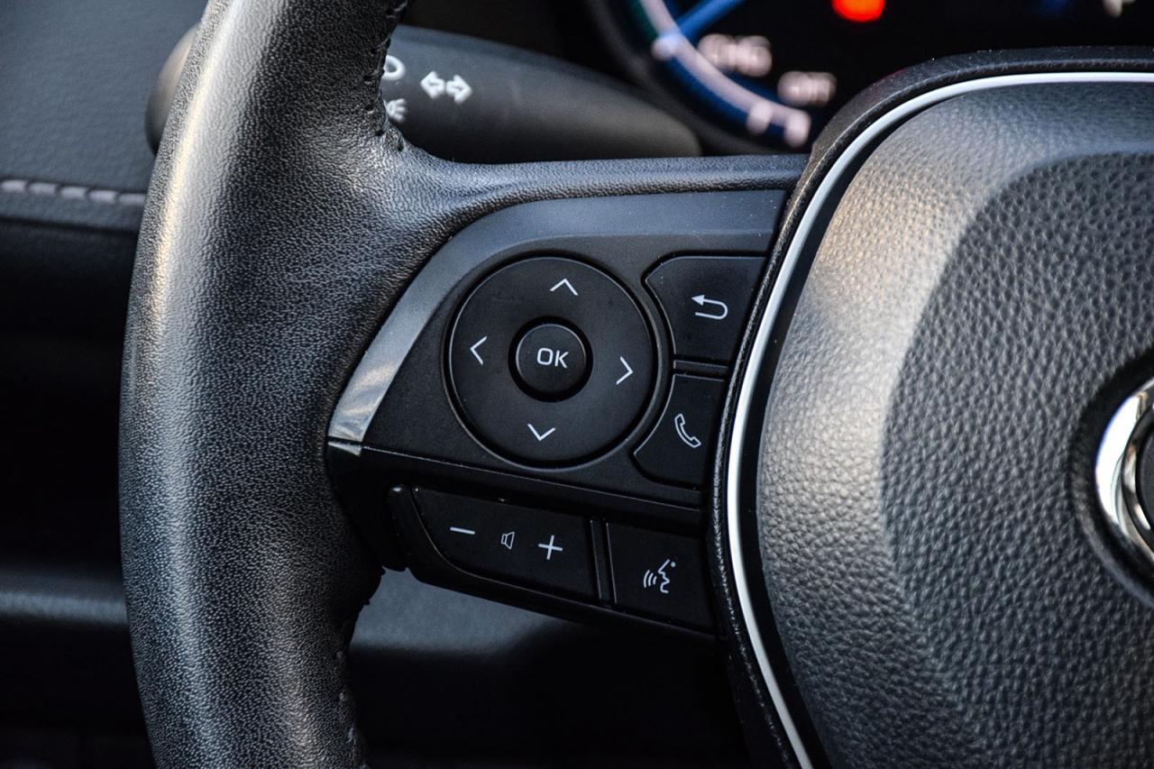 2023 Toyota RAV4 Hybrid XLE AWD / SUNROOF / CARPLAY / BSM Photo