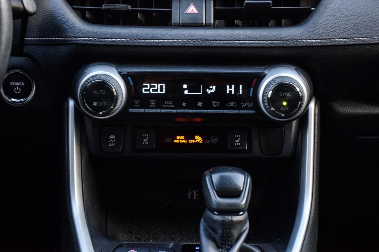 2023 Toyota RAV4 Hybrid XLE AWD / SUNROOF / CARPLAY / BSM Photo