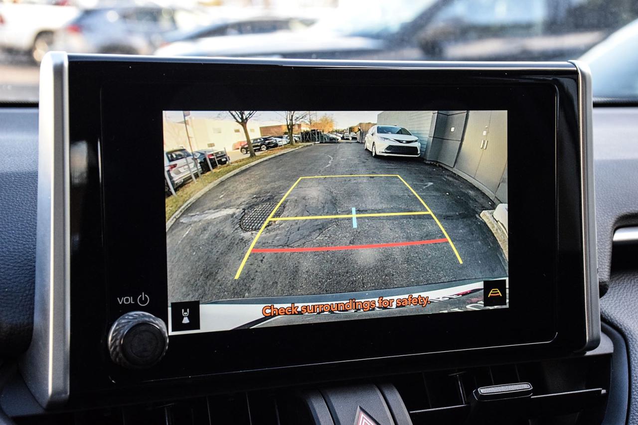 2023 Toyota RAV4 Hybrid XLE AWD / SUNROOF / CARPLAY / BSM Photo