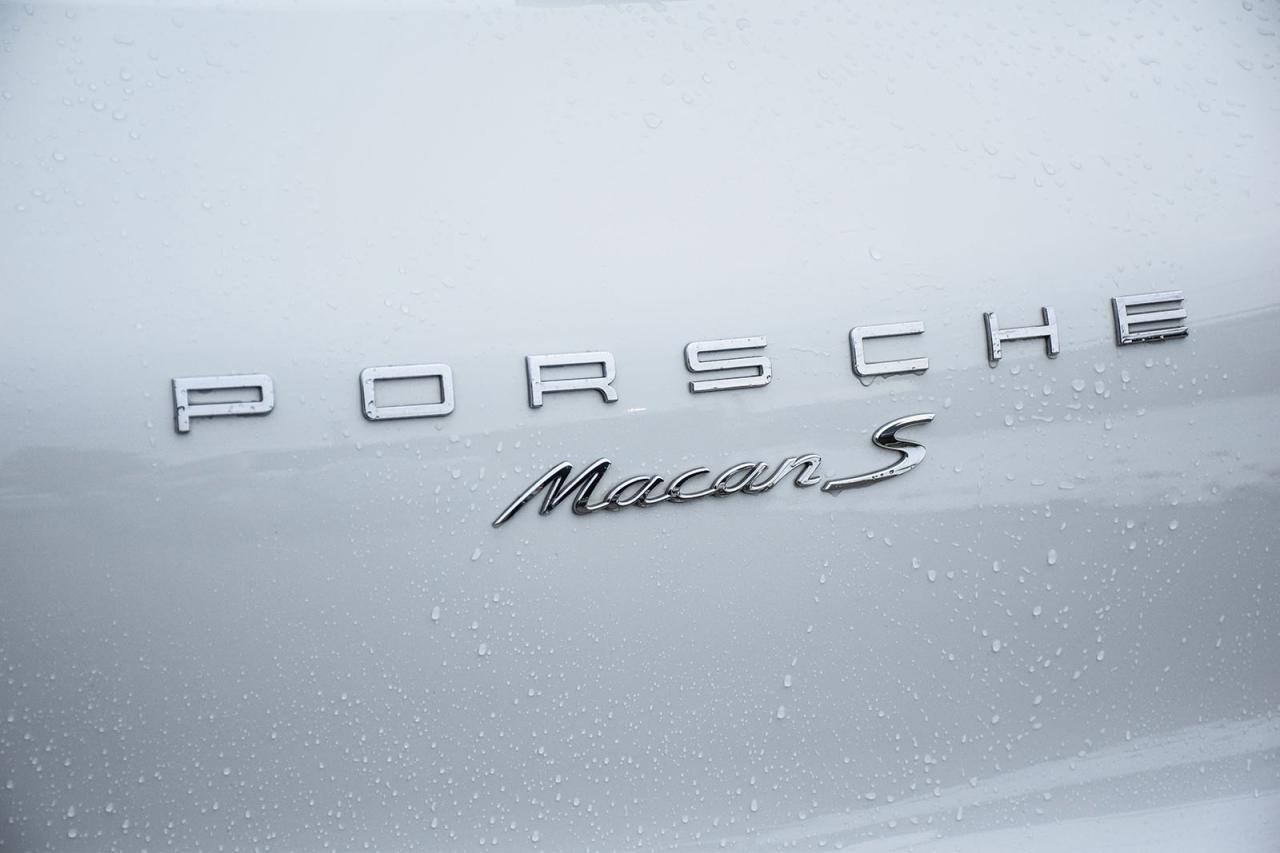 2017 Porsche Macan S AS IS Special Heated & Cooled Seats Panoroof Photo