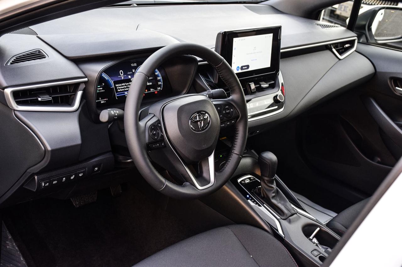 2026 Toyota Corolla Hybrid SE AWD Clean Carfax Sunroof Carplay BSM Photo