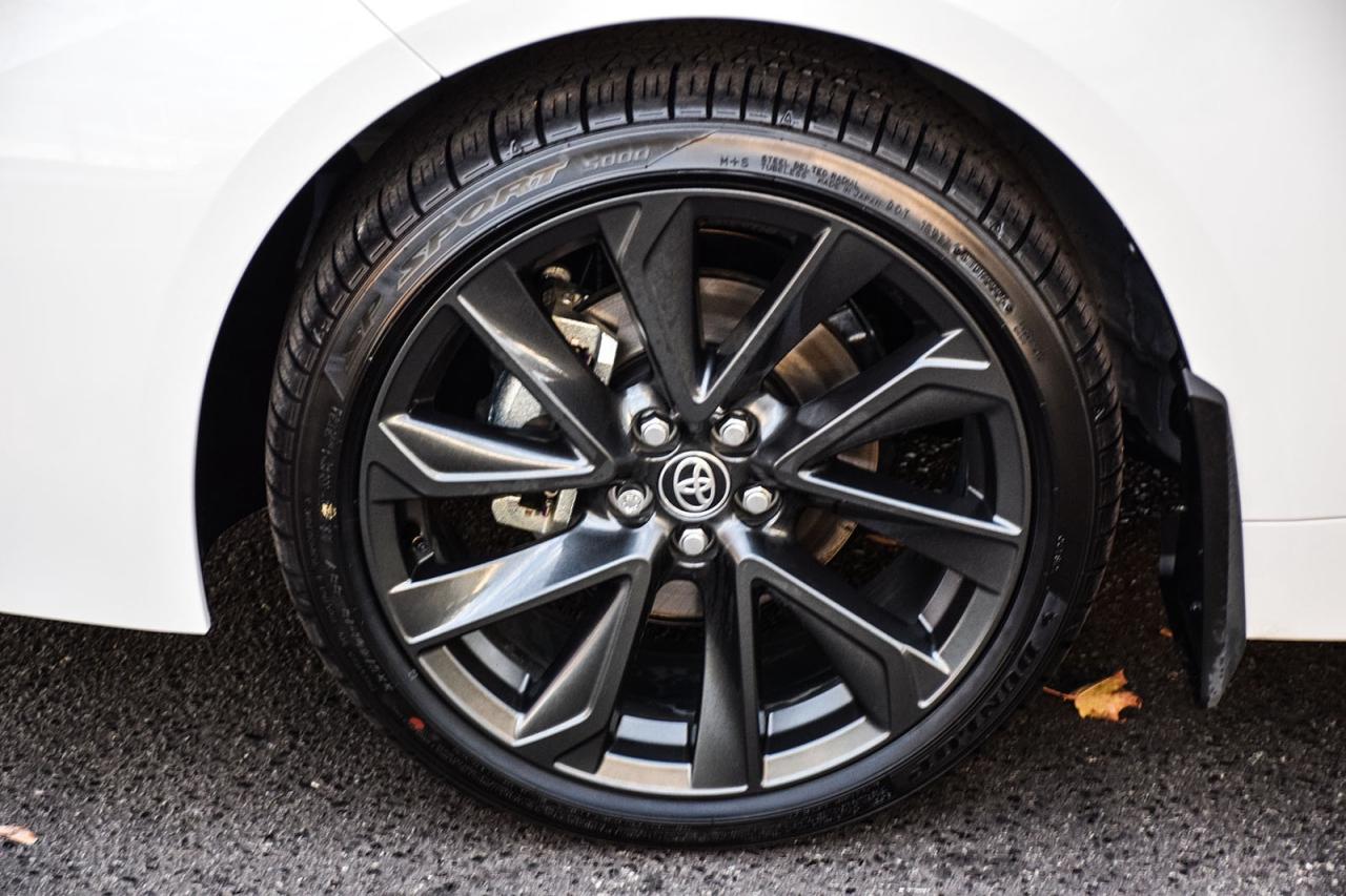 2026 Toyota Corolla Hybrid SE AWD Clean Carfax Sunroof Carplay BSM Photo