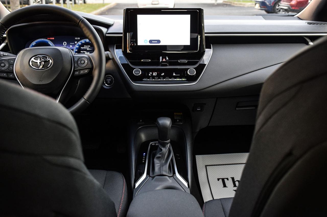 2026 Toyota Corolla Hybrid SE AWD Clean Carfax Sunroof Carplay BSM Photo