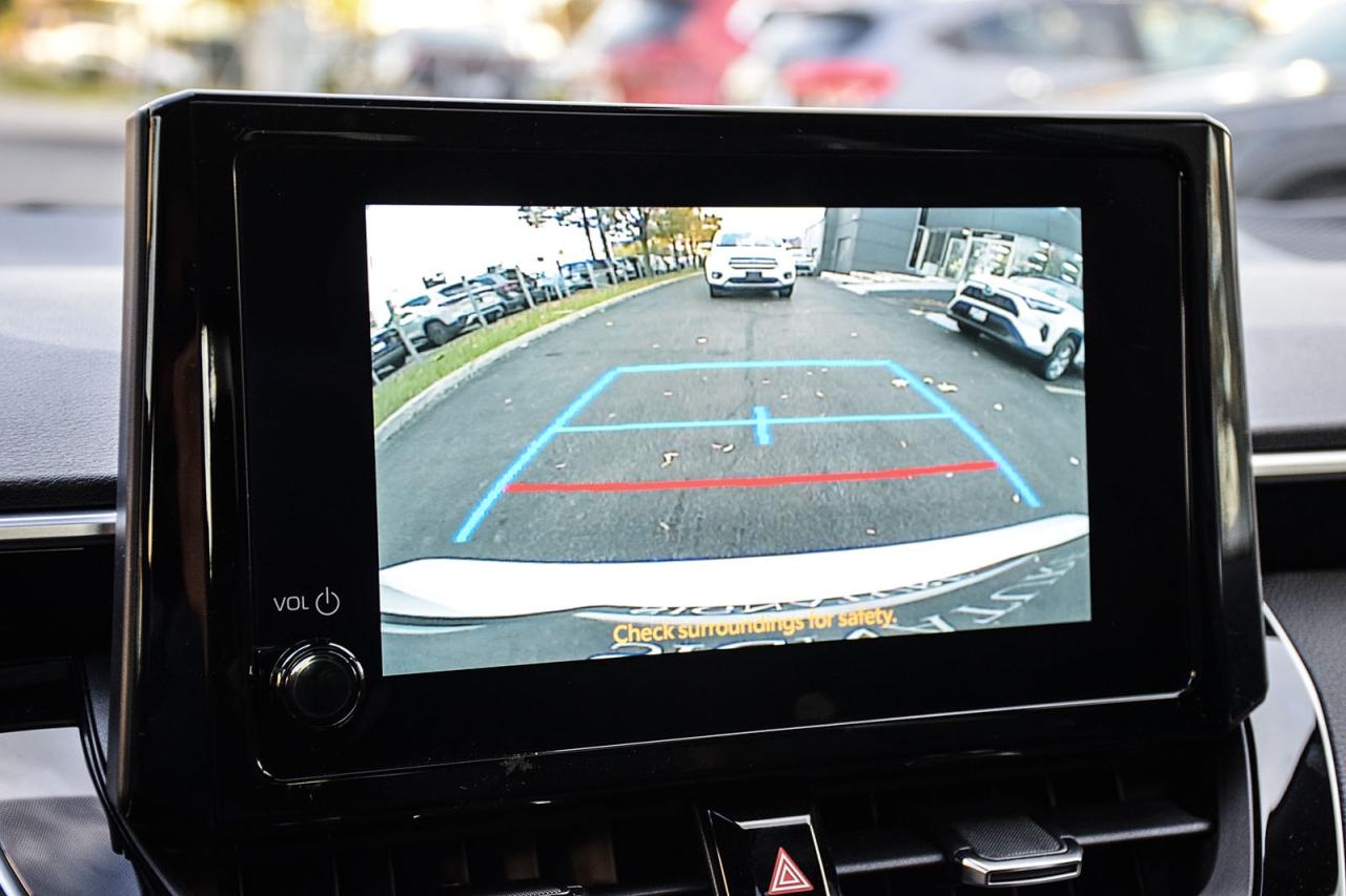 2026 Toyota Corolla Hybrid SE AWD Clean Carfax Sunroof Carplay BSM Photo