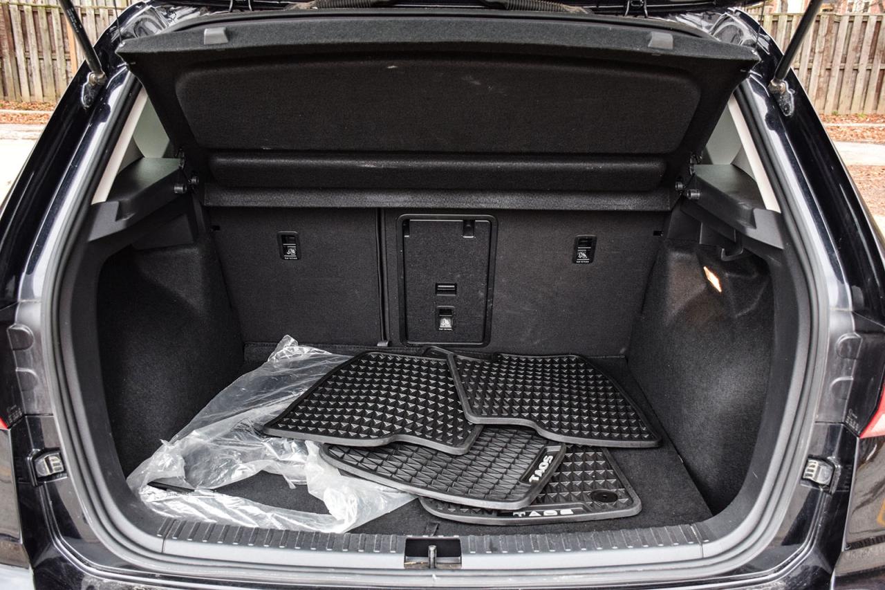 2022 Volkswagen Taos HIGHLINE / NO ACCIDENT / SUNROOF / LEATHER / NAVI Photo