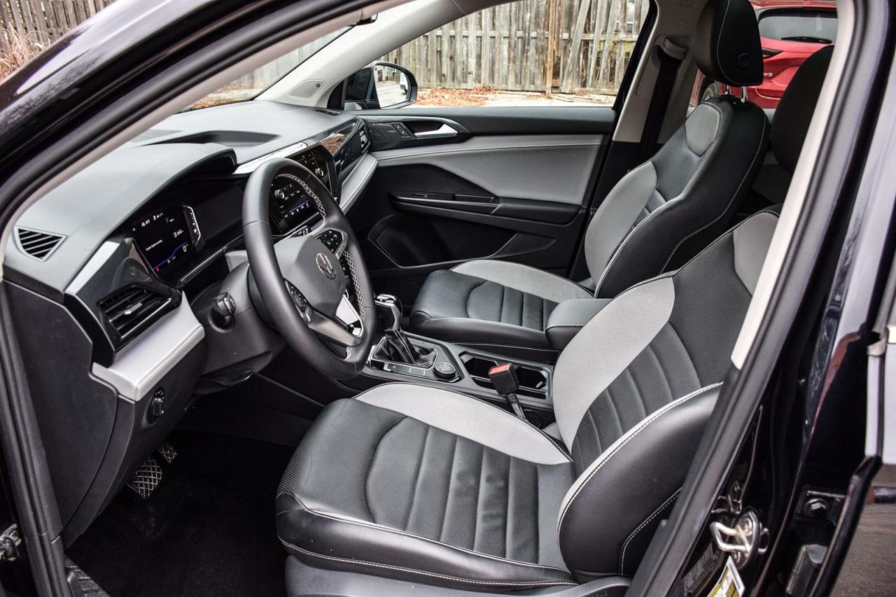 2022 Volkswagen Taos HIGHLINE / NO ACCIDENT / SUNROOF / LEATHER / NAVI Photo