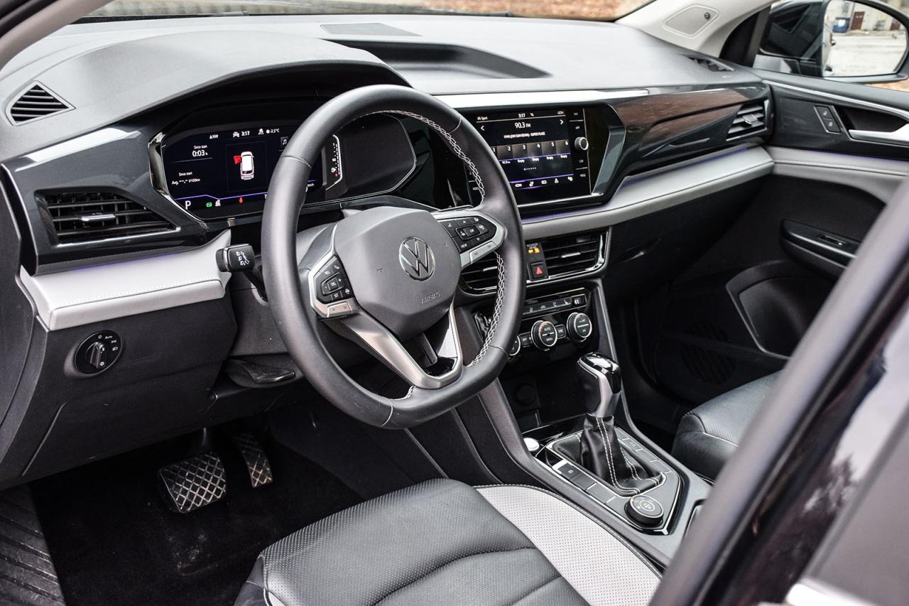 2022 Volkswagen Taos HIGHLINE / NO ACCIDENT / SUNROOF / LEATHER / NAVI Photo