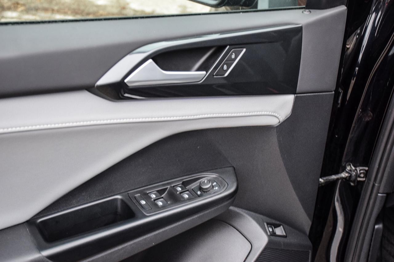 2022 Volkswagen Taos HIGHLINE / NO ACCIDENT / SUNROOF / LEATHER / NAVI Photo