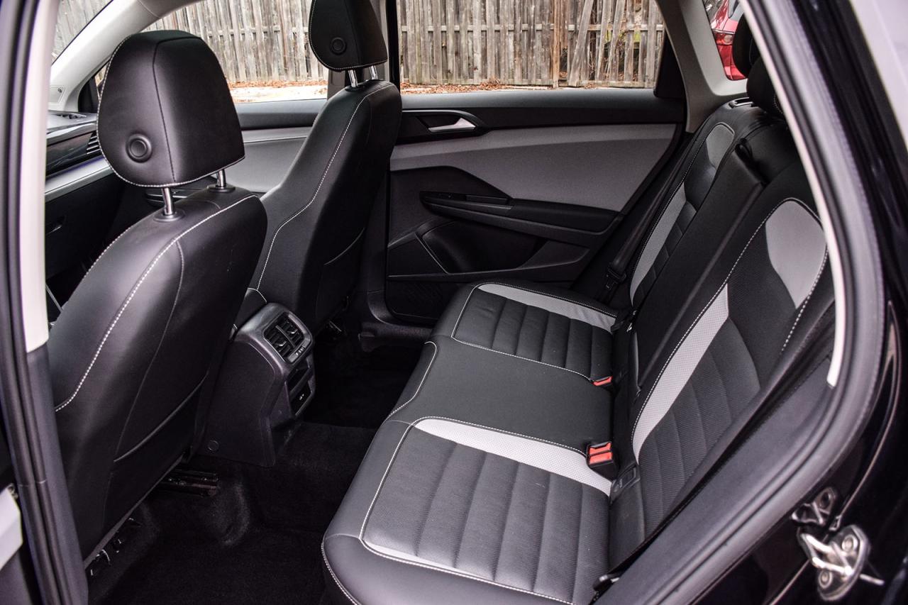 2022 Volkswagen Taos HIGHLINE / NO ACCIDENT / SUNROOF / LEATHER / NAVI Photo