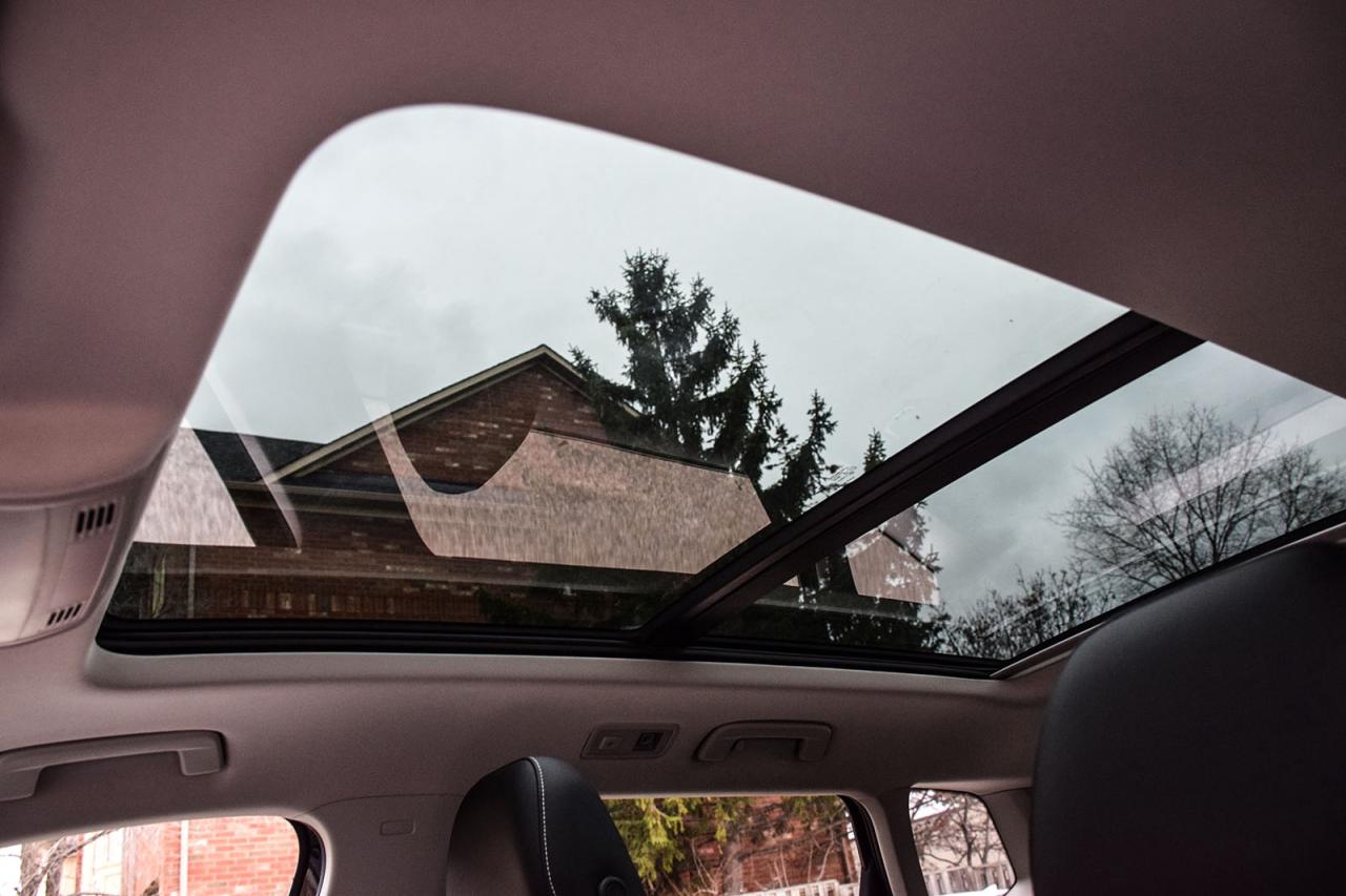 2022 Volkswagen Taos HIGHLINE / NO ACCIDENT / SUNROOF / LEATHER / NAVI Photo