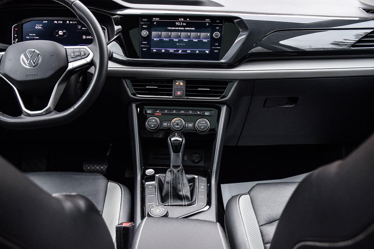 2022 Volkswagen Taos HIGHLINE / NO ACCIDENT / SUNROOF / LEATHER / NAVI Photo