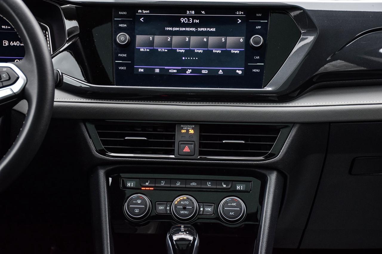 2022 Volkswagen Taos HIGHLINE / NO ACCIDENT / SUNROOF / LEATHER / NAVI Photo