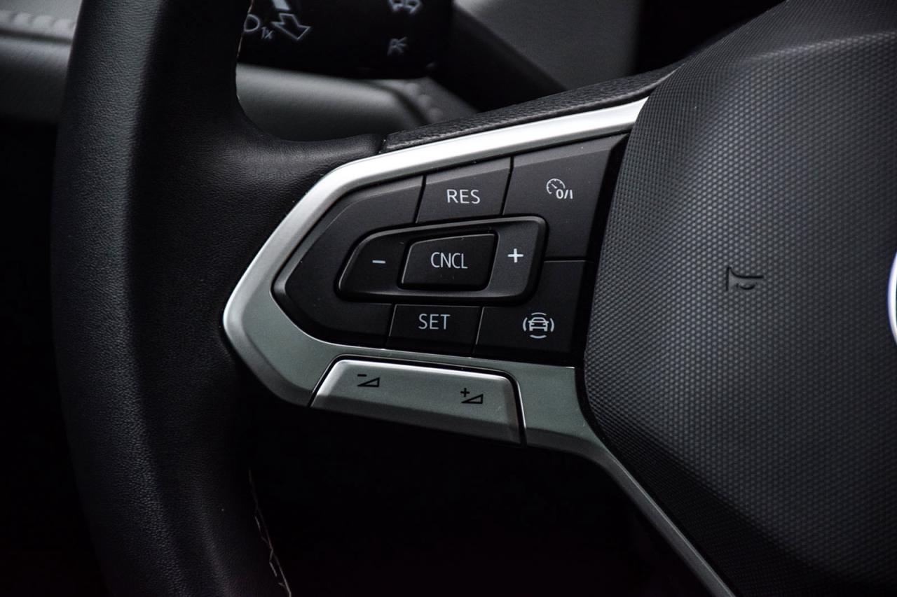 2022 Volkswagen Taos HIGHLINE / NO ACCIDENT / SUNROOF / LEATHER / NAVI Photo