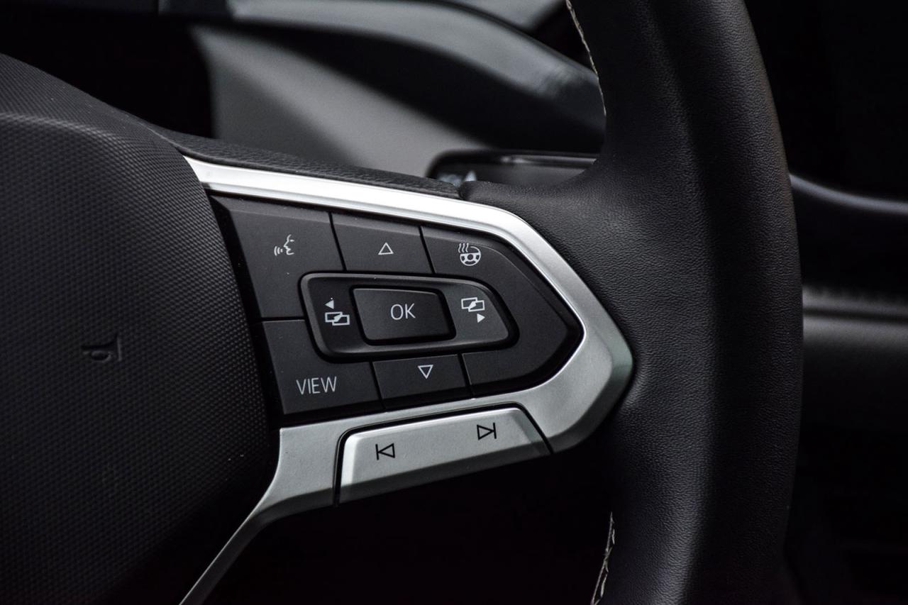 2022 Volkswagen Taos HIGHLINE / NO ACCIDENT / SUNROOF / LEATHER / NAVI Photo