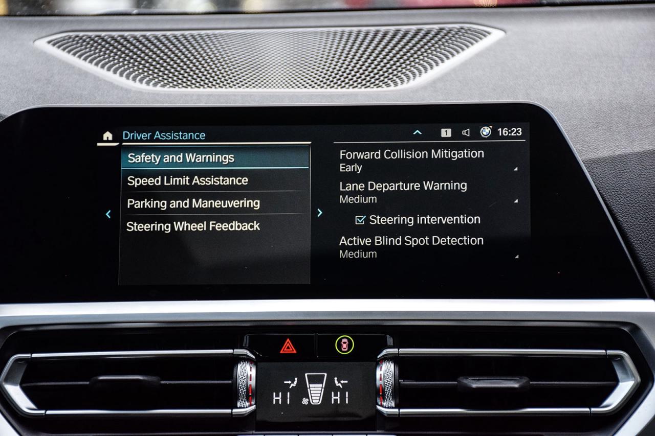 2022 BMW 3 Series 330e xDrive NO ACCIDENT PREM ENHANCED M SPORT HUD Photo