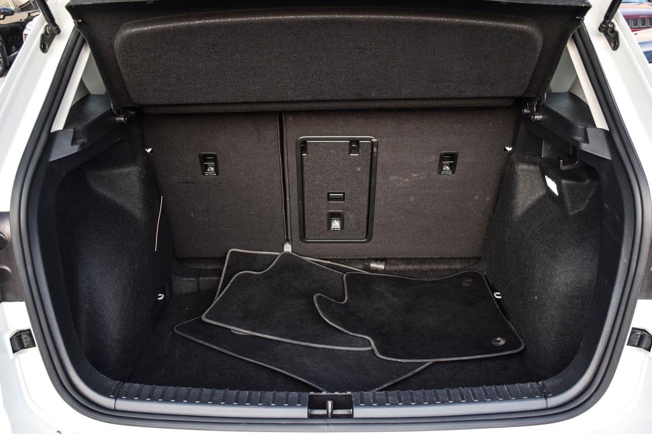 2024 Volkswagen Taos Comfortline NO ACCIDENT PANO ROOF DIGITAL DASH ADA Photo