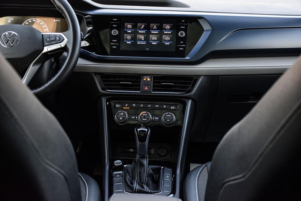 2024 Volkswagen Taos Comfortline NO ACCIDENT PANO ROOF DIGITAL DASH ADA Photo